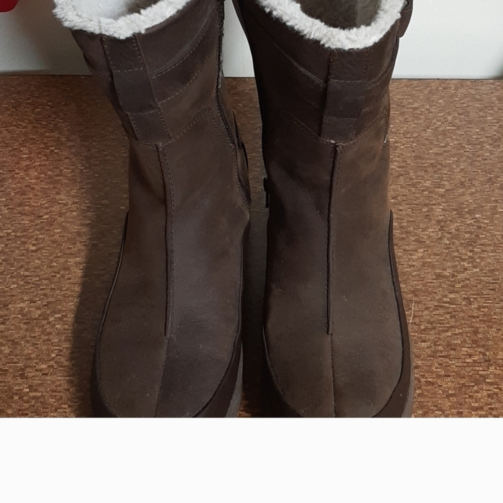 Women's Merrel Brown Winter Boots Size 11